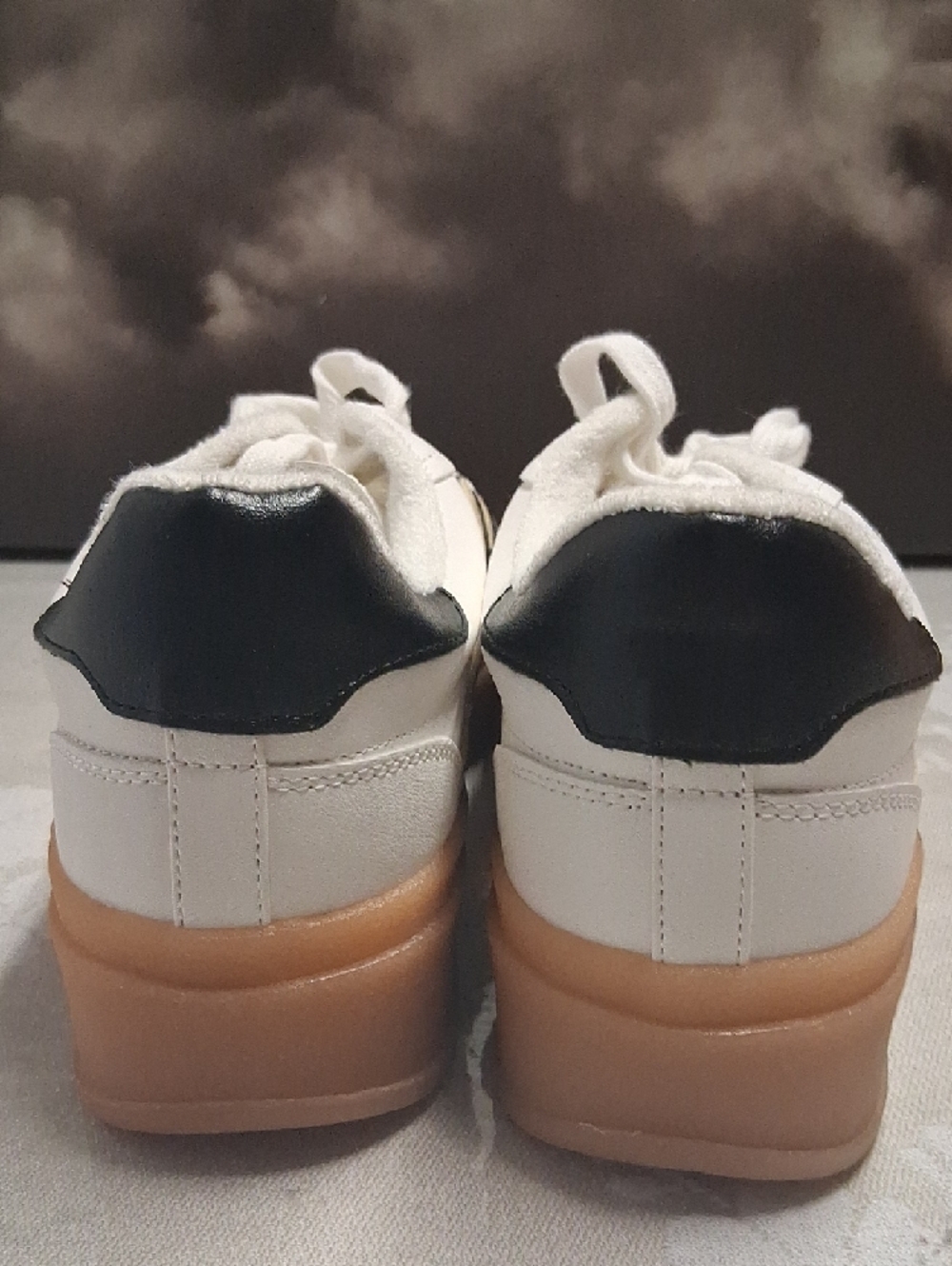 Madden Girl White & Gray Lace-Up Sneakers with Gum Sole Sae 9.5 - Picture 5 of 9